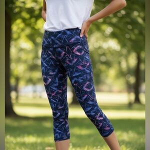 Old Navy Women's Vibrant Blue and Pink Capri Yoga Active Leggings